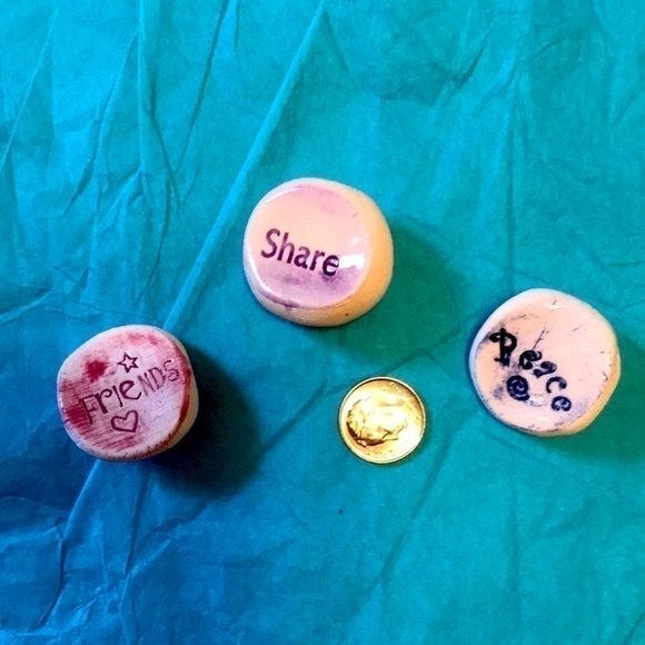 CLAY worry stones-Friends/Peace/Share - Picture 1 of 2